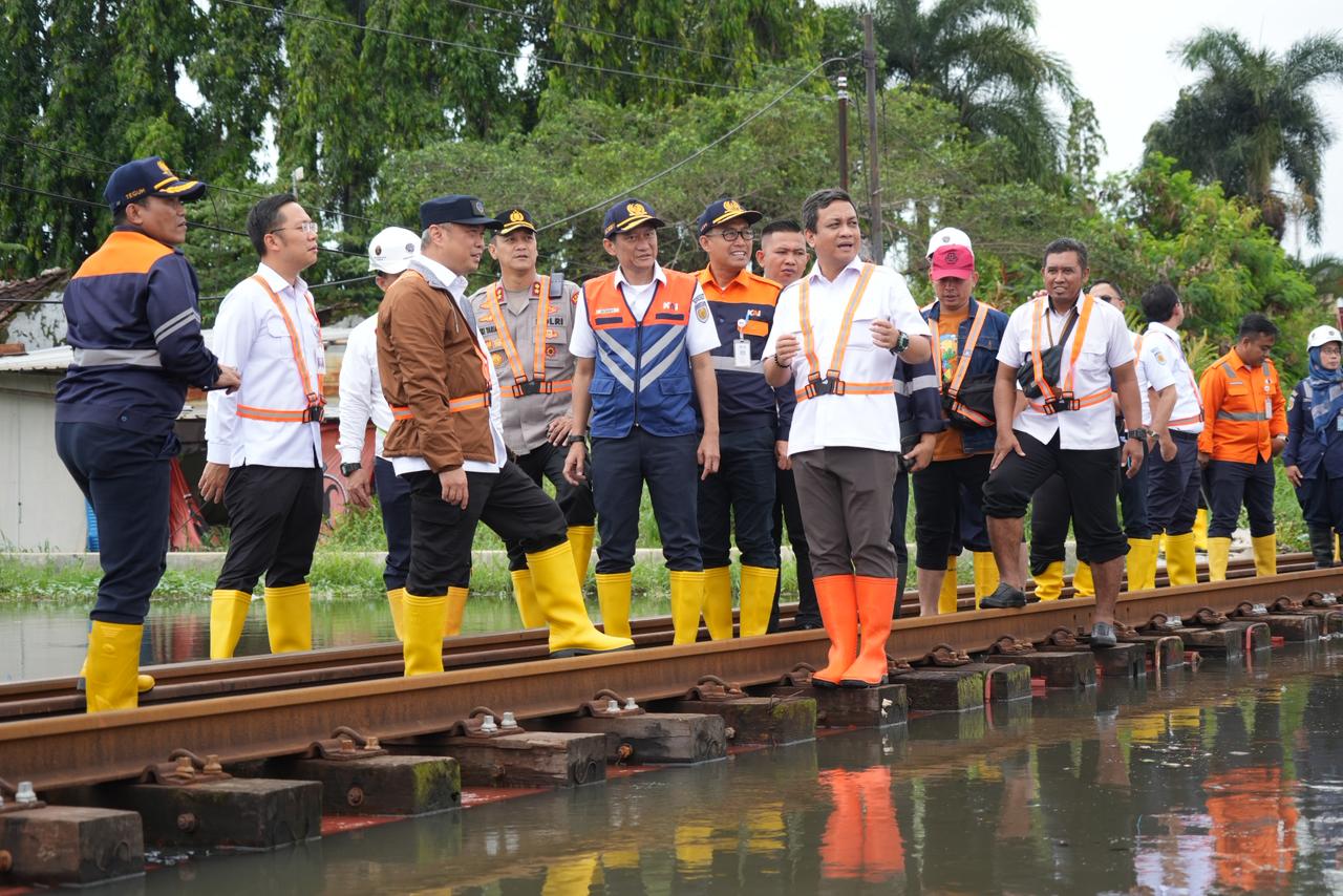Banjir Jalur Kereta Api Pekalongan–Sragi Lumpuhkan Perjalanan, Menhub Turun Gunung