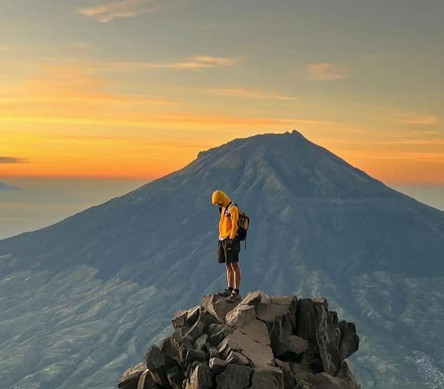 7 Gunung di Jawa Barat yang Aman untuk Pendaki Pemula, Nomor 1 Paling Populer!