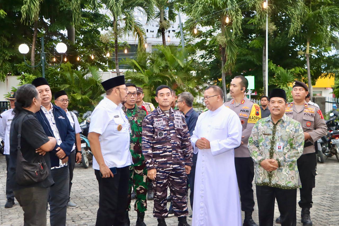 Dedy dan Forkopimda Kota Tegal, Pantau Pengamanan Misa Malam Natal dan Pos Pelayanan Nataru