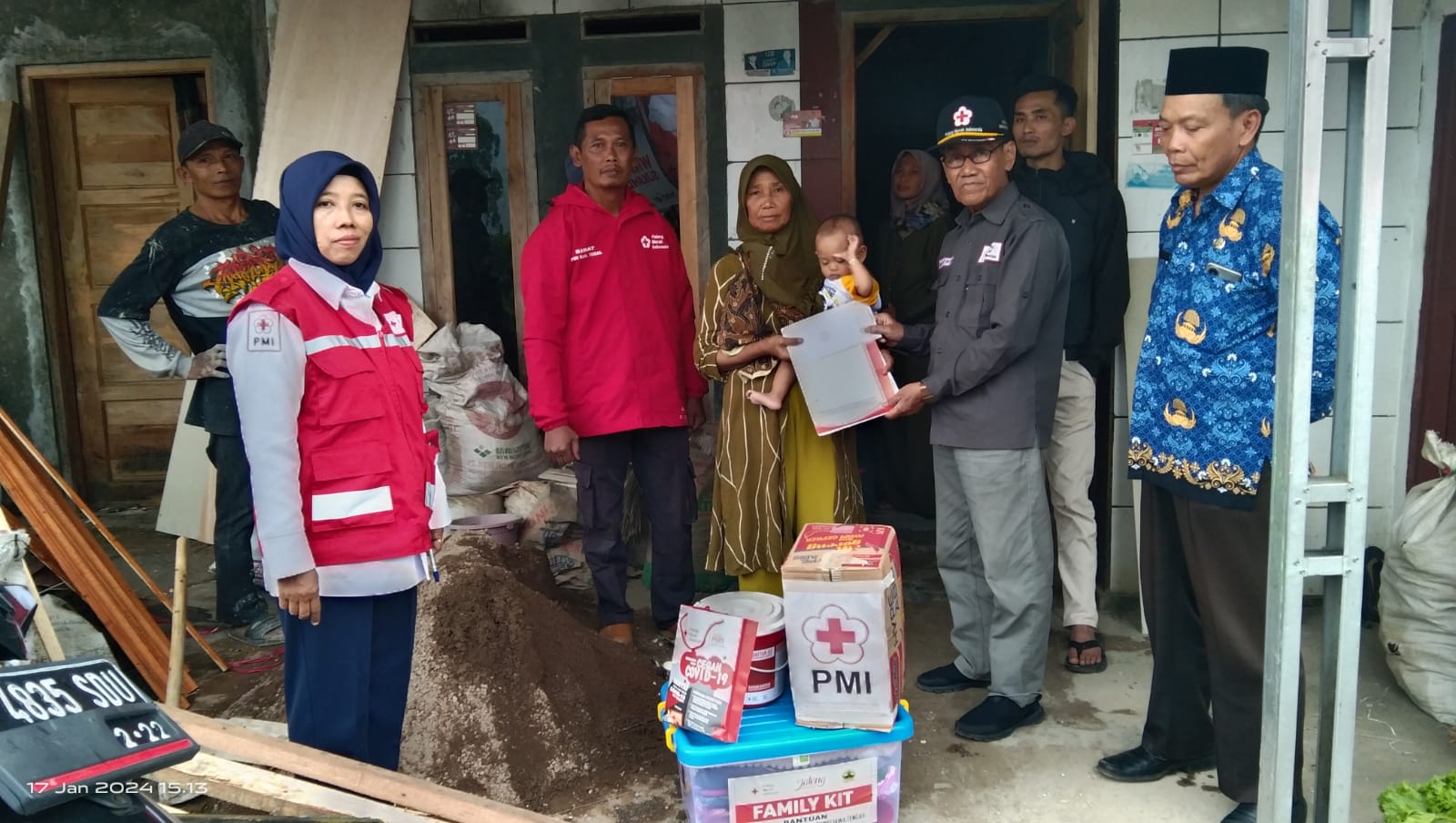 PMI Kabupaten Tegal Bantu Uang dan Sembako kepada Korban Kebakaran