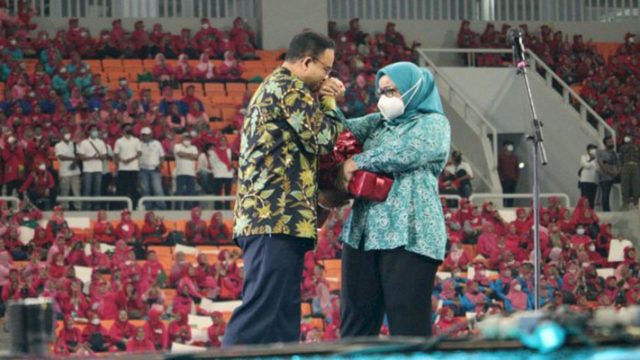 So Sweet! Perlakuan Anies Baswedan ke Istrinya Bikin Meleleh, Ibu-ibu Jadi Baper