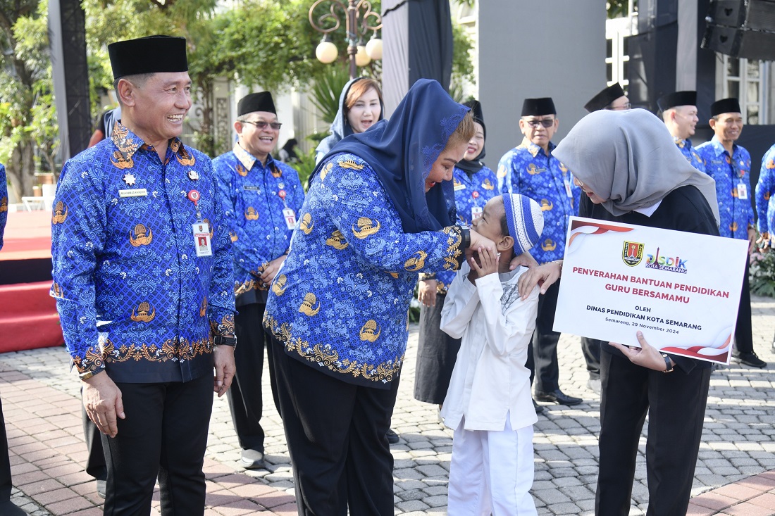 Peringati Hari Korpri, Wali Kota Semarang Memasak Nasi Goreng untuk Anak Panti Asuhan