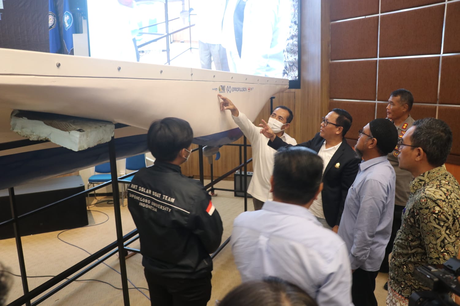 UNDIP Resmi Luncurkan Solar Boat DIPONEGORO 1.0