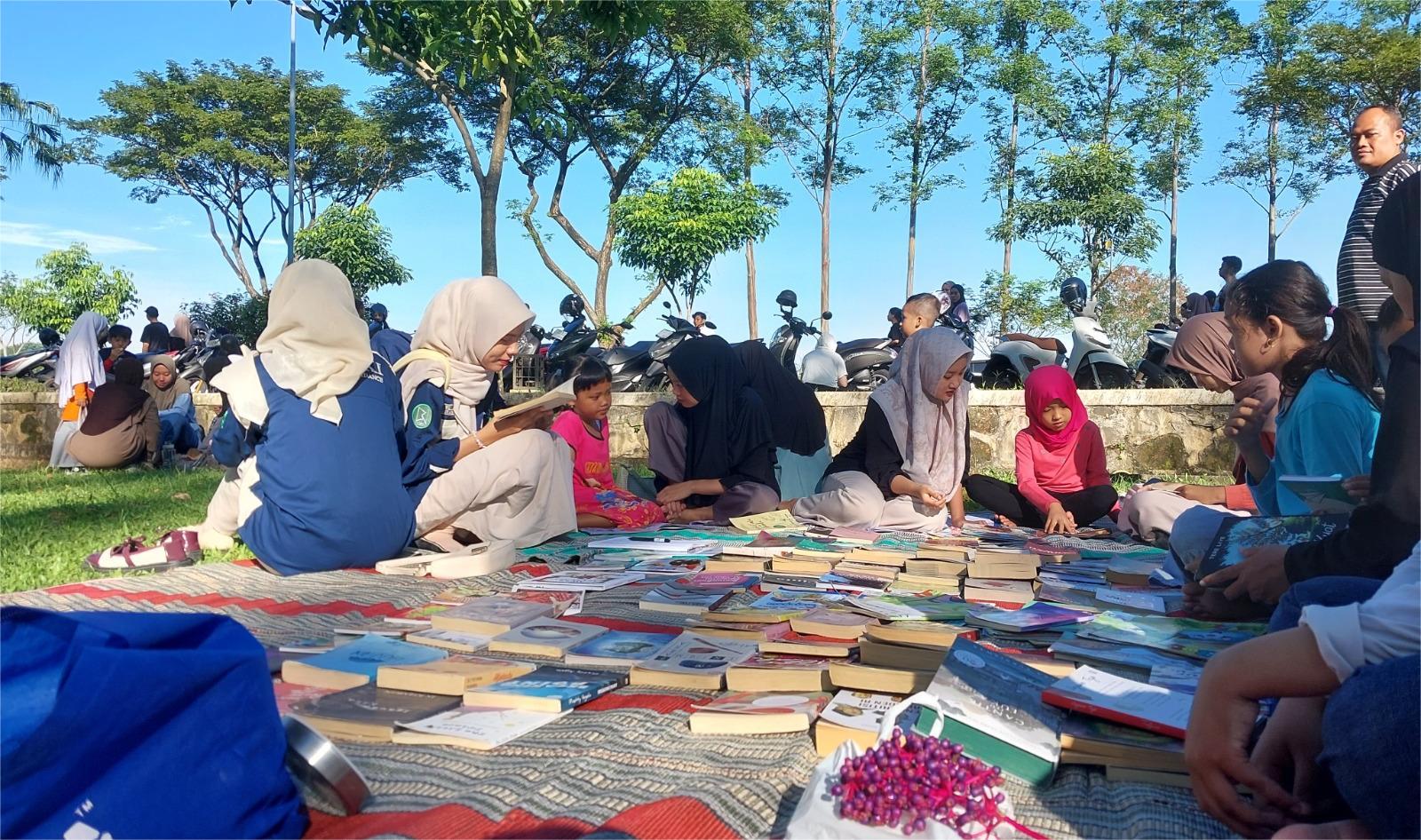 Asyiknya Membaca Buku  Plus Healing Bersama Lumbunbaca Kudus  