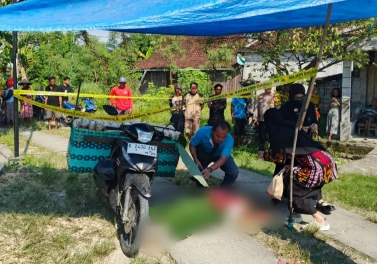 Diduga Serangan Jantung, Penjual Kerupuk Tewas saat Keliling Menitipkan Dagangan