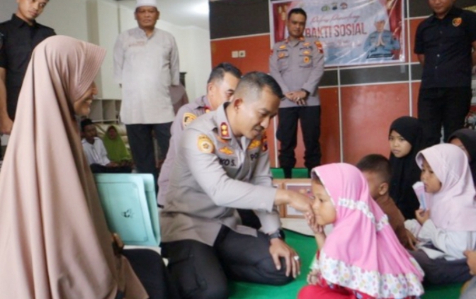 Kapolres Pemalang Berbagi Kebahagiaan dengan Anak Yatim Piatu