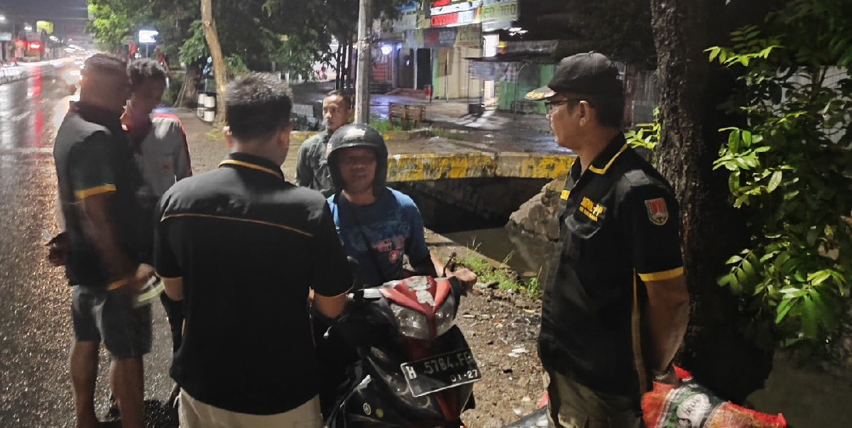 Satpol PP Semarang Gelar OTT Pembuang Sampah, Tiga Warga Terjaring Razia Dini Hari