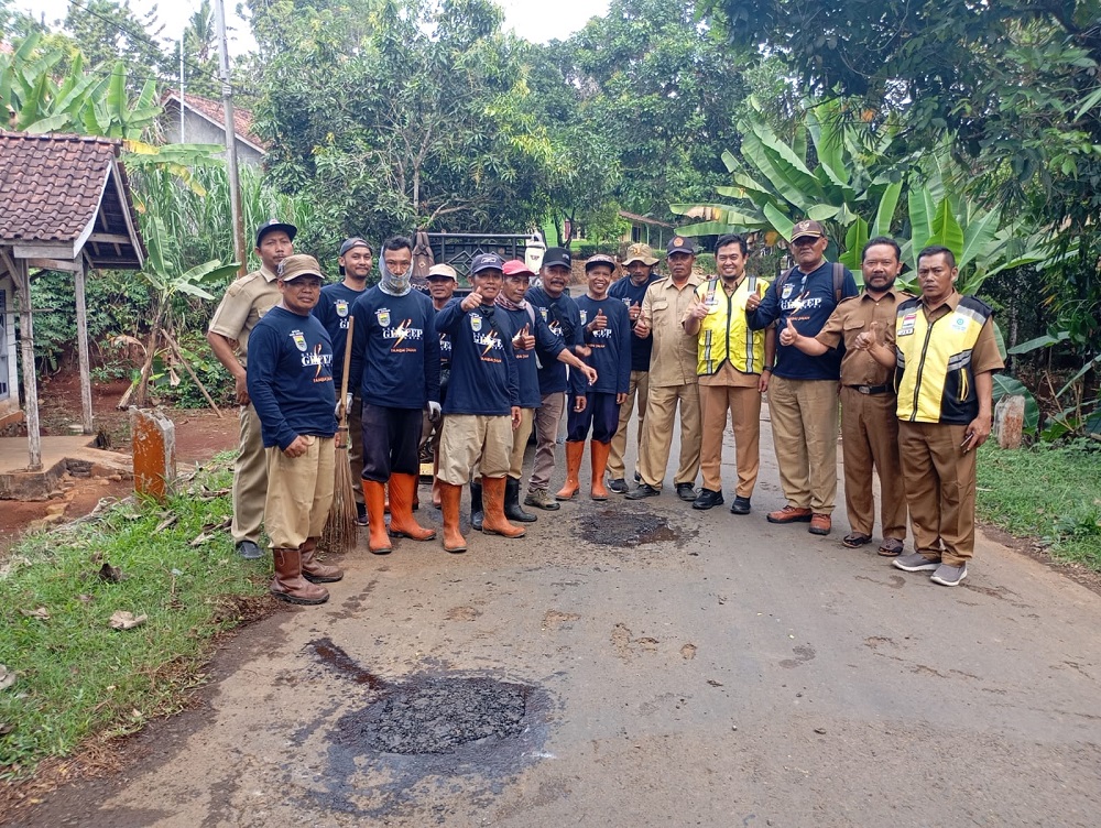 DPUPR Batang Gunakan Teknologi Baru untuk Tambal Lubang Jalan, 15 Menit Rampung