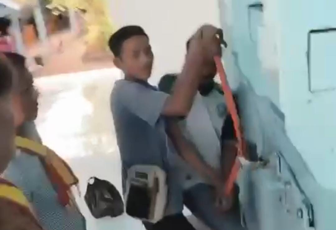 Konflik Keraton Solo Memanas, Sejumlah Pintu Utama Digembok