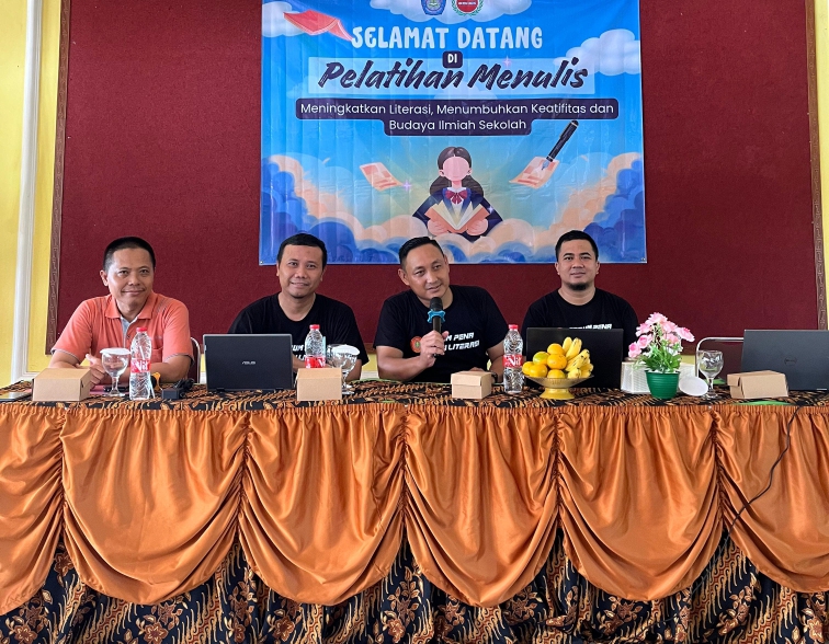 Tingkatkan Kreativitas Literasi Siswa SMA Negeri 1 Kramat Kabupaten Tegal 