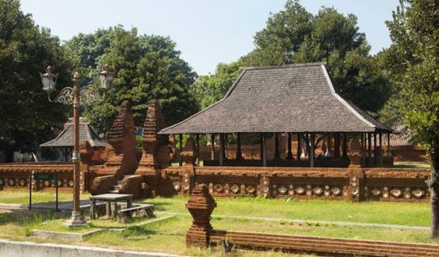 Jarang Ada yang Tau, Inilah 10 Tempat Bersejarah di Cirebon yang Menarik untuk Dikunjungi