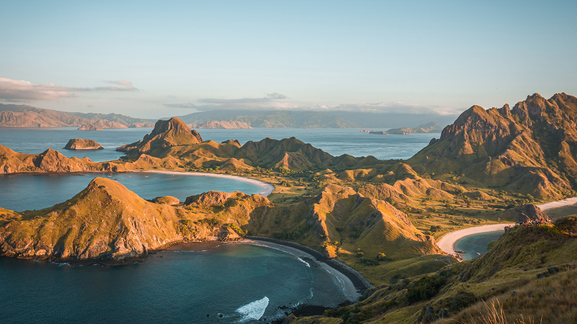 Labuan Bajo: Surganya Indonesia dan 3 Rute Perjalanan Menuju Taman Nasional Komodo