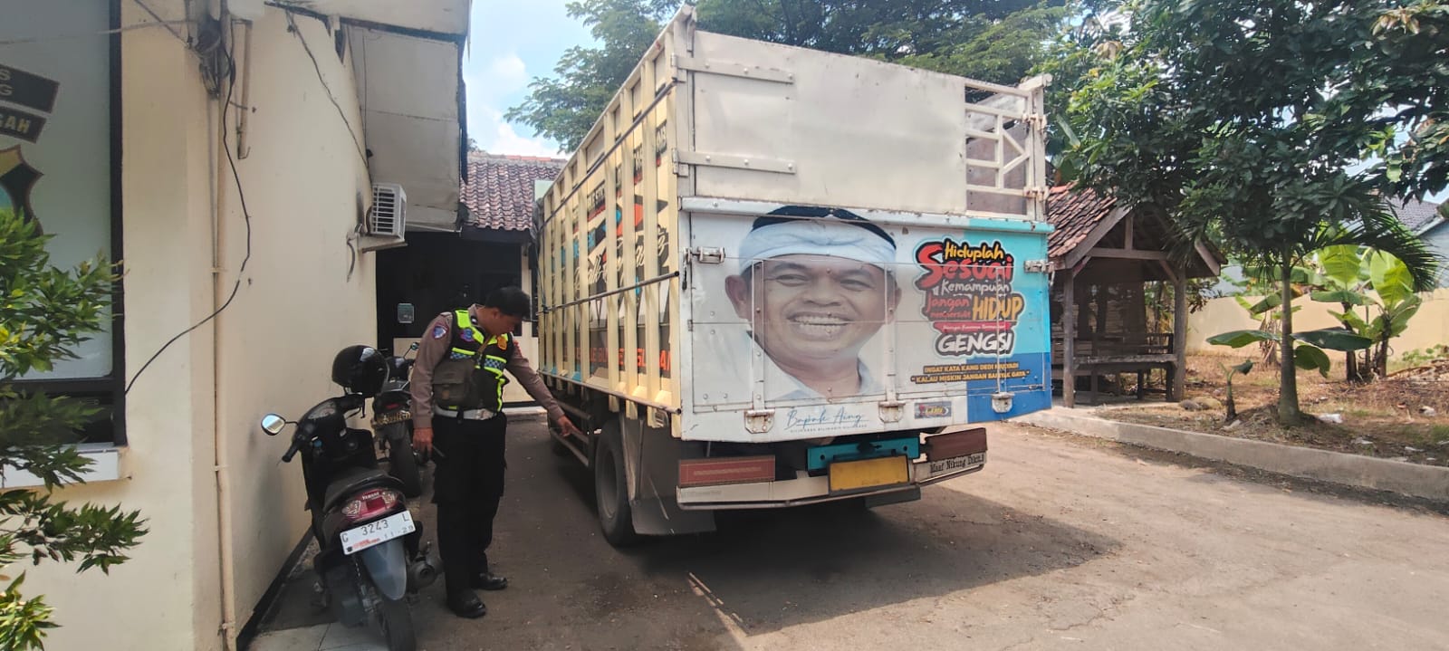 Nyalip dari Kiri, Pemuda 19 Tahun Tewas Terlindas Truk di Warungasem Batang