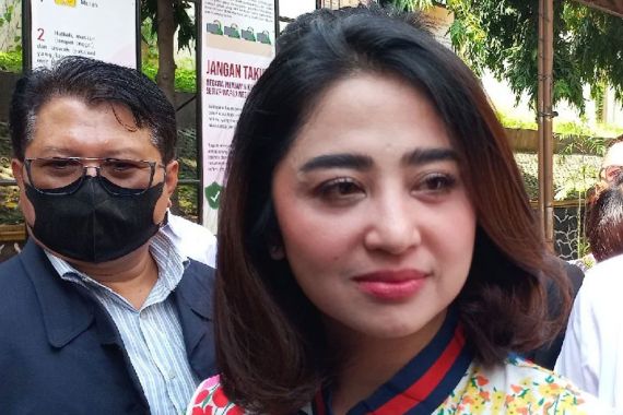 Sssst, Dewi Perssik Menolak Berhubungan Intim dengan Angga Wijaya