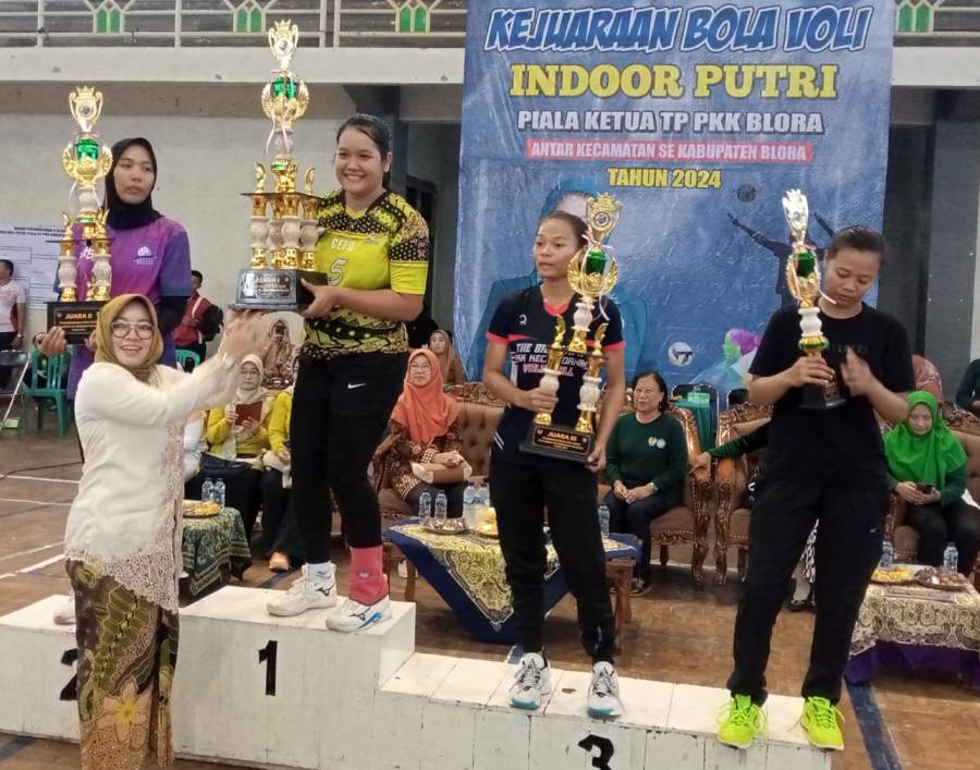 Libas Kontingen Kecamatan Blora di Final, Tim Voli Putri Cepu Juarai Turnamen Piala TP PKK