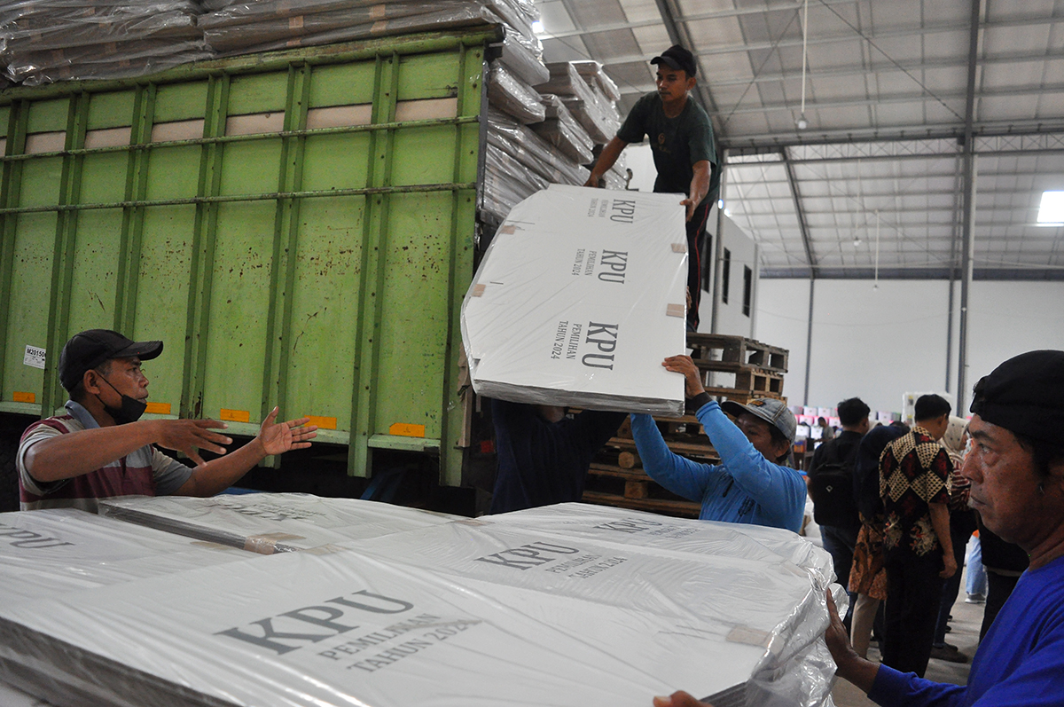 Logistik Pilkada, 7.380 Bilik Suara Pilkada Tiba Di Gudang KPU Kota Semarang