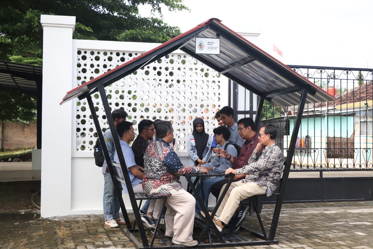 Hadirkan Gazebo Ergonomis, Inovasi Cemerlang Mahasiswa UMKU