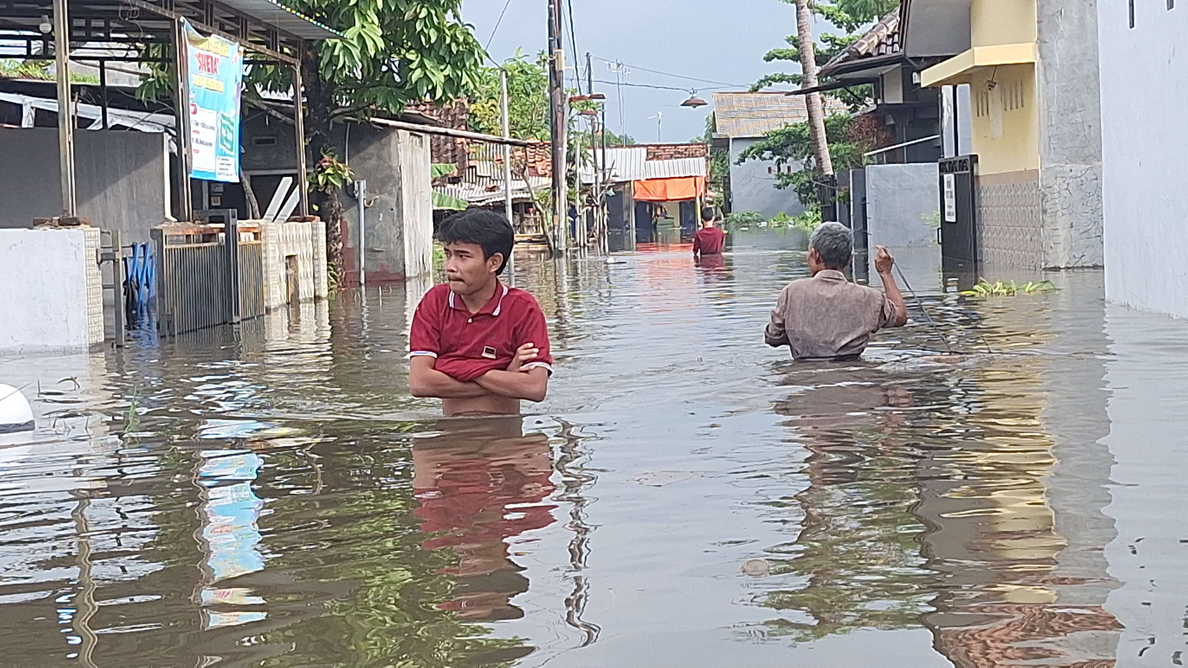 Banjir di Pekalongan Hingga 1,5 Meter, Warga Mengungsi