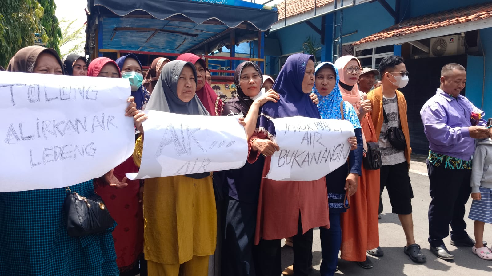 Emak-emak Geruduk Kantor Perumda Tirta Baribis, 3 Bulan Bayar Tagihan Air Tidak Keluar