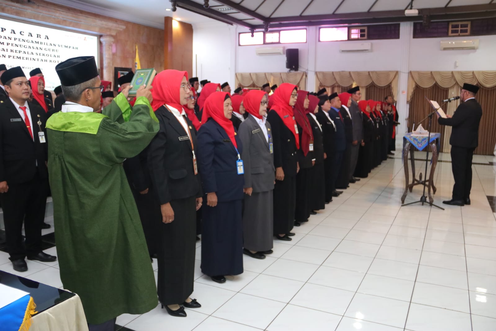 Wali Kota Tegal Dedy Yon Lantik 100 Kepala Sekolah 