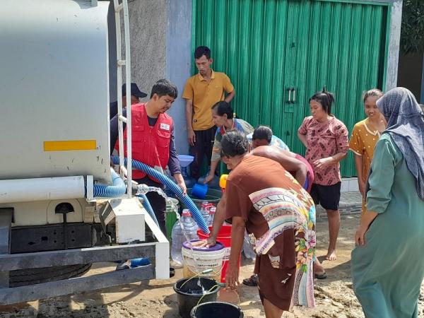 PMI Grobogan Distribusikan Air Bersih ke Lokasi Terdampak Banjir