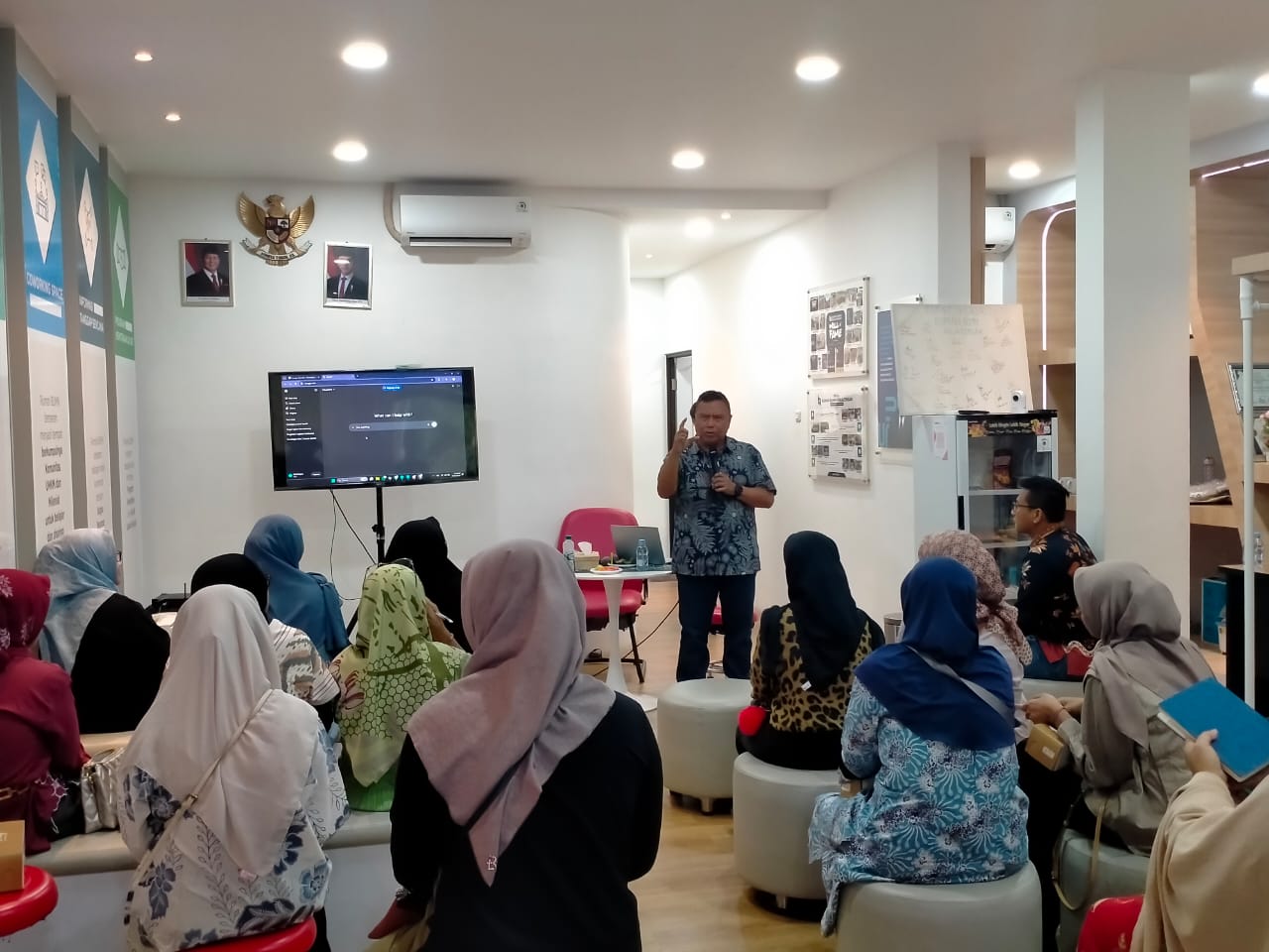 30 UMKM Dilatih Jinakkan AI di Rumah BUMN Telkom Pekalongan, Bagaimana Caranya?