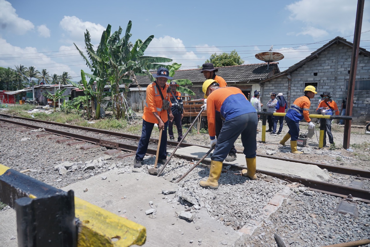 PT KAI Dan DJKA Tutup Perlintasan Sebidang, Tercatat 25 Kejadian Hingga 30 Oktober 2024. 