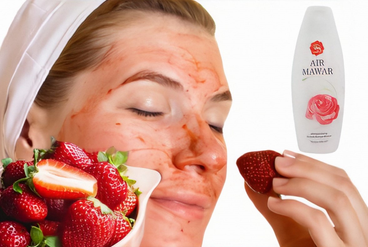 Kulit menjadi Sehat dan Cerah dengan Masker Air Mawar dan Strawberry