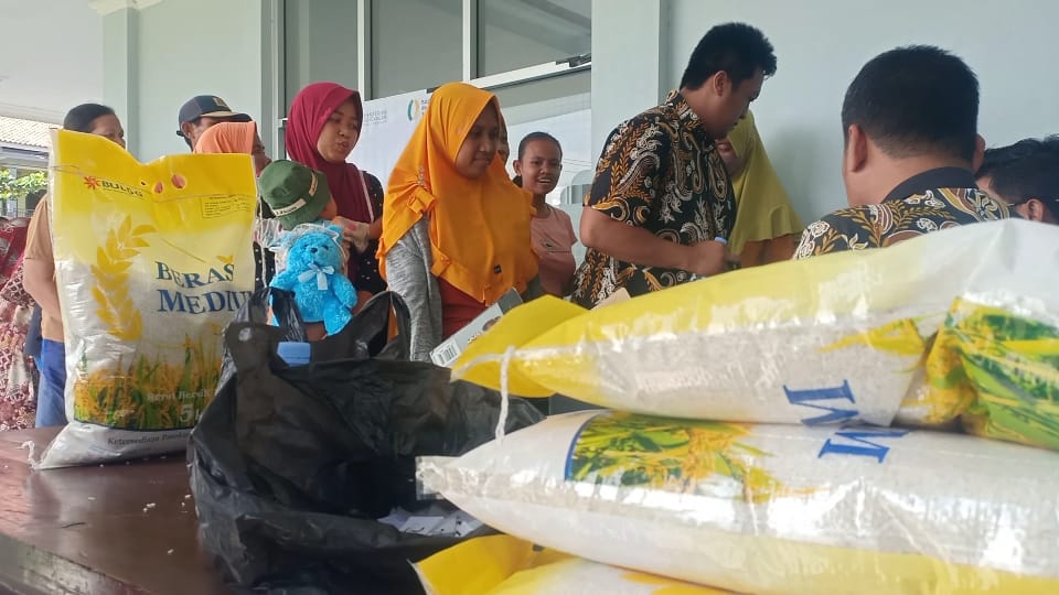 Operasi Pasar di Brebes, Dua Ton Beras Murah Ludes 2 Jam  