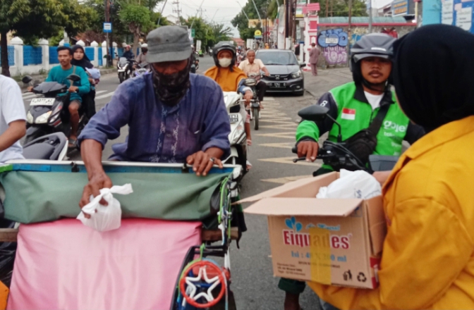 SMA Muhammadiyah Kota Tegal Peduli Duafa di Sepuluh Hari Terakhir Ramadan