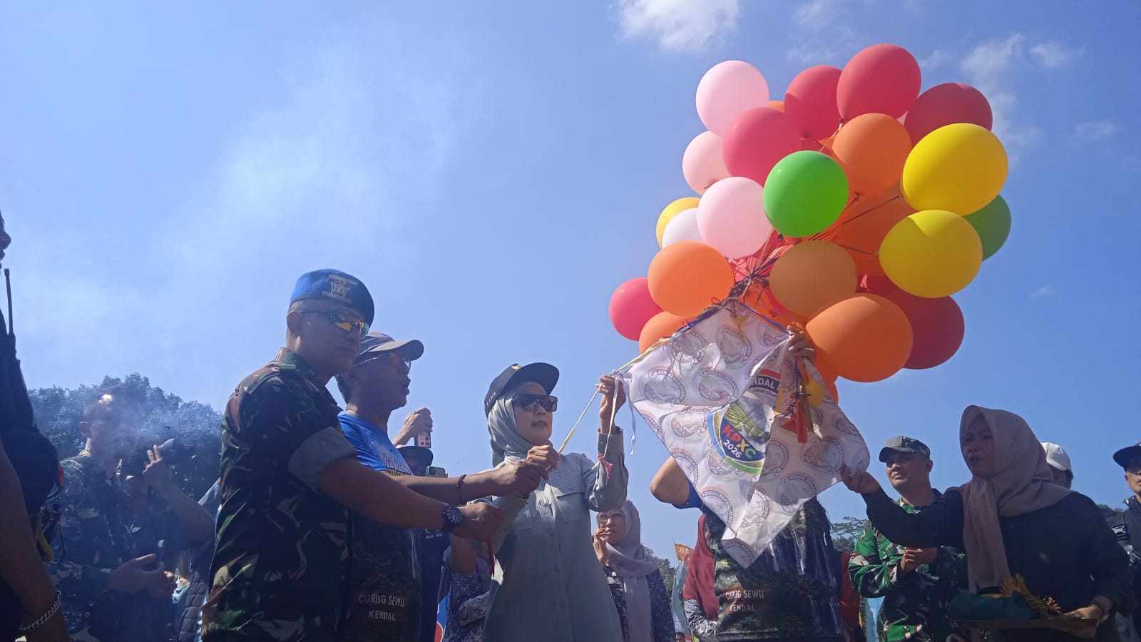 KPXC Perdana Sukses Digelar, Bupati Kendal Ingin Curug Sewu Jadi Magnet Paralayang Dunia