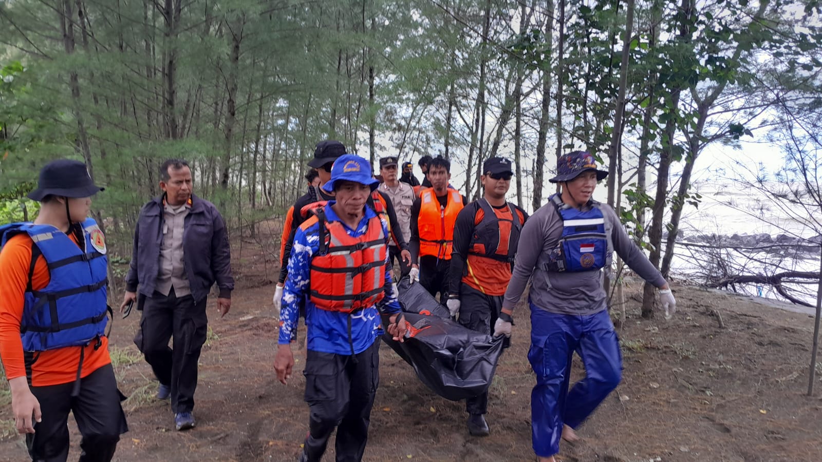 Terseret Ombak Pantai Larangan Tegal, Jasad Faqih Ditemukan Tim SAR Gabungan