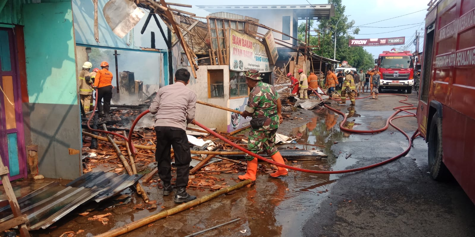 Sebanyak 6 Kios di Karangdadap Pekalongan Ludes Terbakar Ludes Terbakar