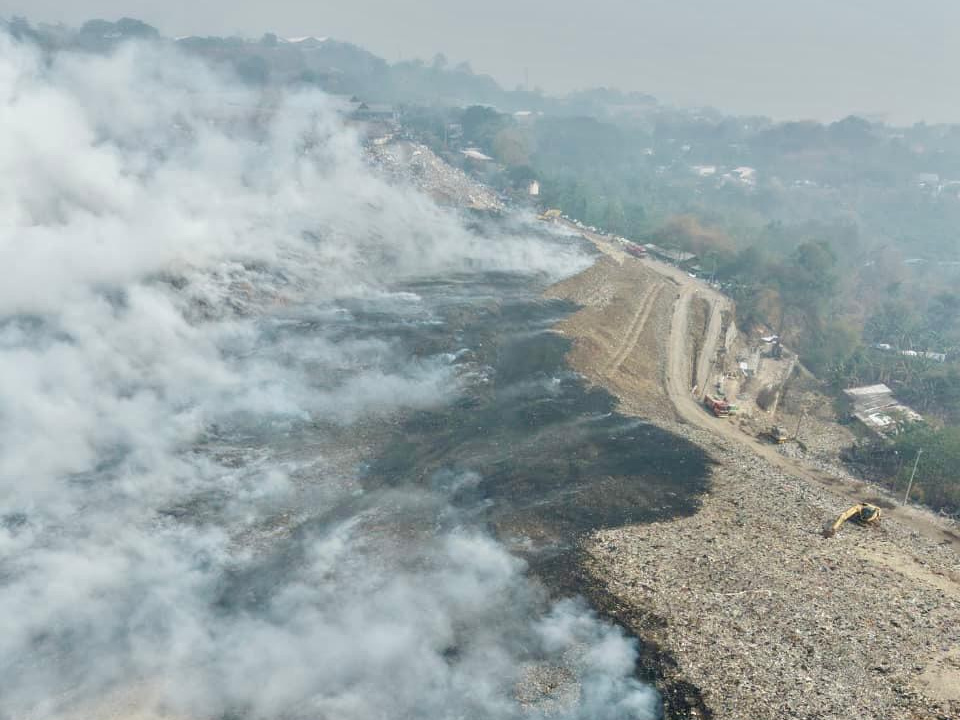 Drone Thermal Petakan Bara Api Tersembunyi di TPA Jatibarang Semarang, 24 Armada Dikerahkan 