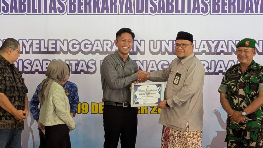 10 Perusahaan di Rembang Terima Penghargaan karena Pekerjakan Penyandang Disabilitas