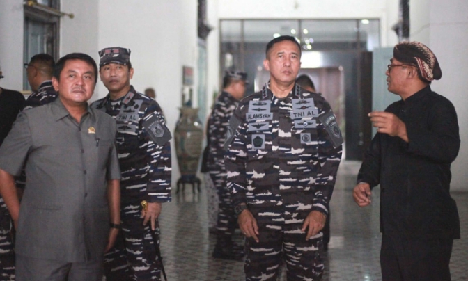 Belasan Perwira Tinggi Angkatan Laut Datangi Gedung DPRD Kota Tegal 