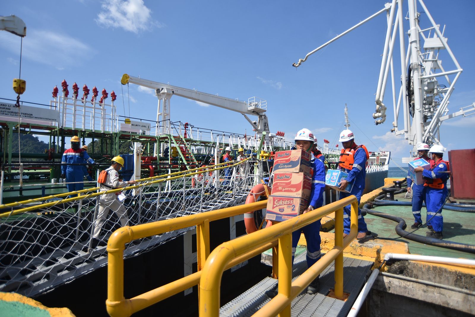 Kapal Tanker Pertamina Pastikan Pasokan Energi dan Bantuan ke Sumatera