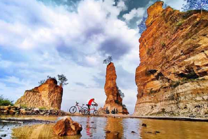 Mengungkap Keajaiban Tersembunyi di Balik Gersangnya Brown Canyon: Surga Semarang yang Harus Ditemukan!