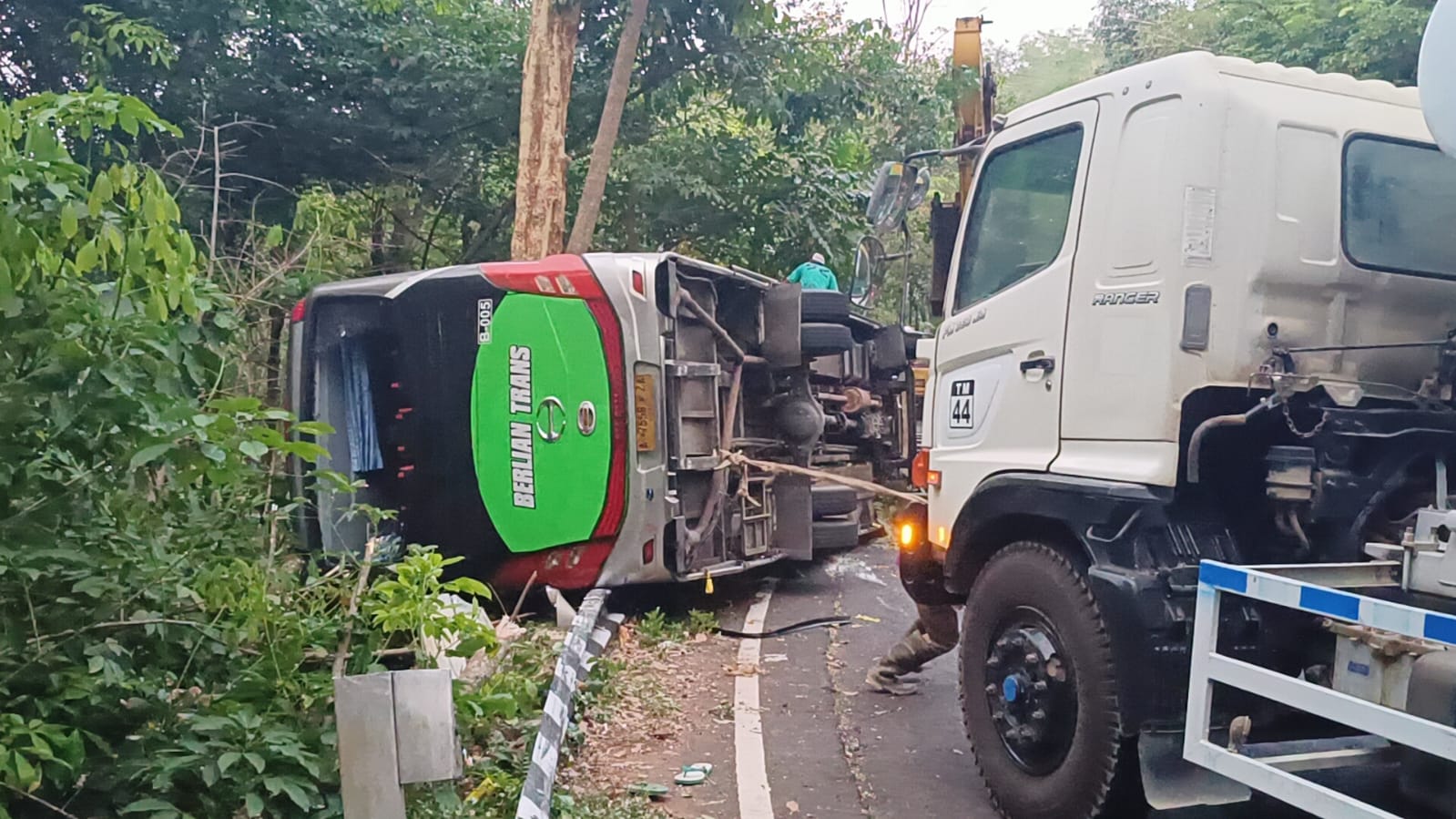 Bus Keluarga Pengantin Asal Tangerang Kecelakaan di Pekalongan, Satu Tewas