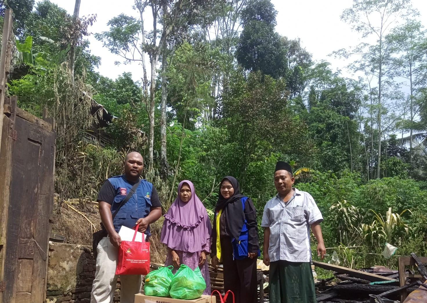 Dinas Sosial Kabupaten Tegal Salurkan Bantuan Kebencanaan