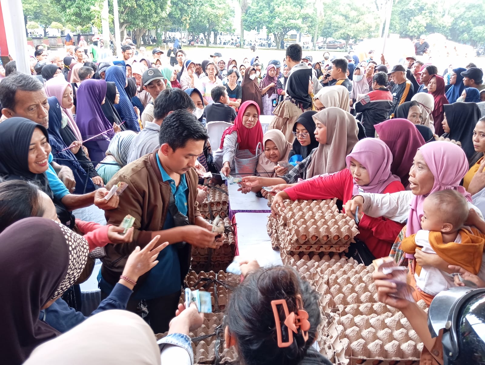 Bazar Gerakan Pangan Murah di Kota Pekalongan Banjir Pengunjung