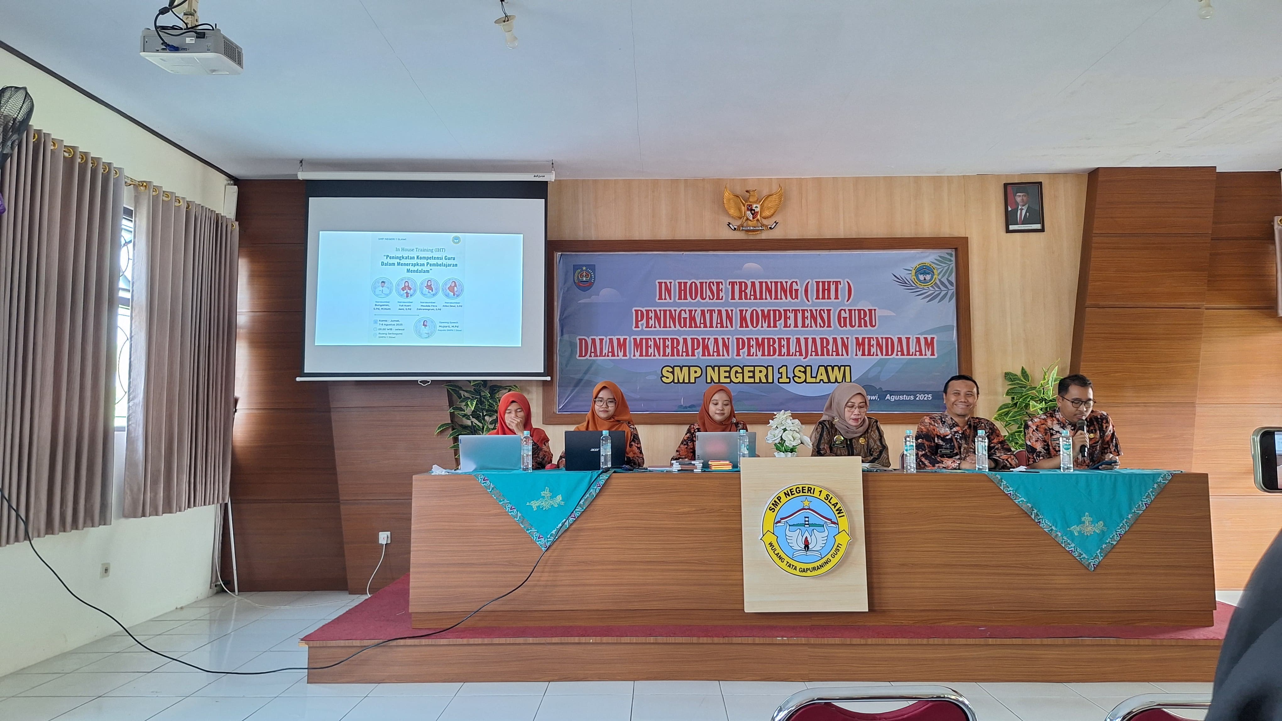 SMPN 1 Slawi Gelar  In House Training