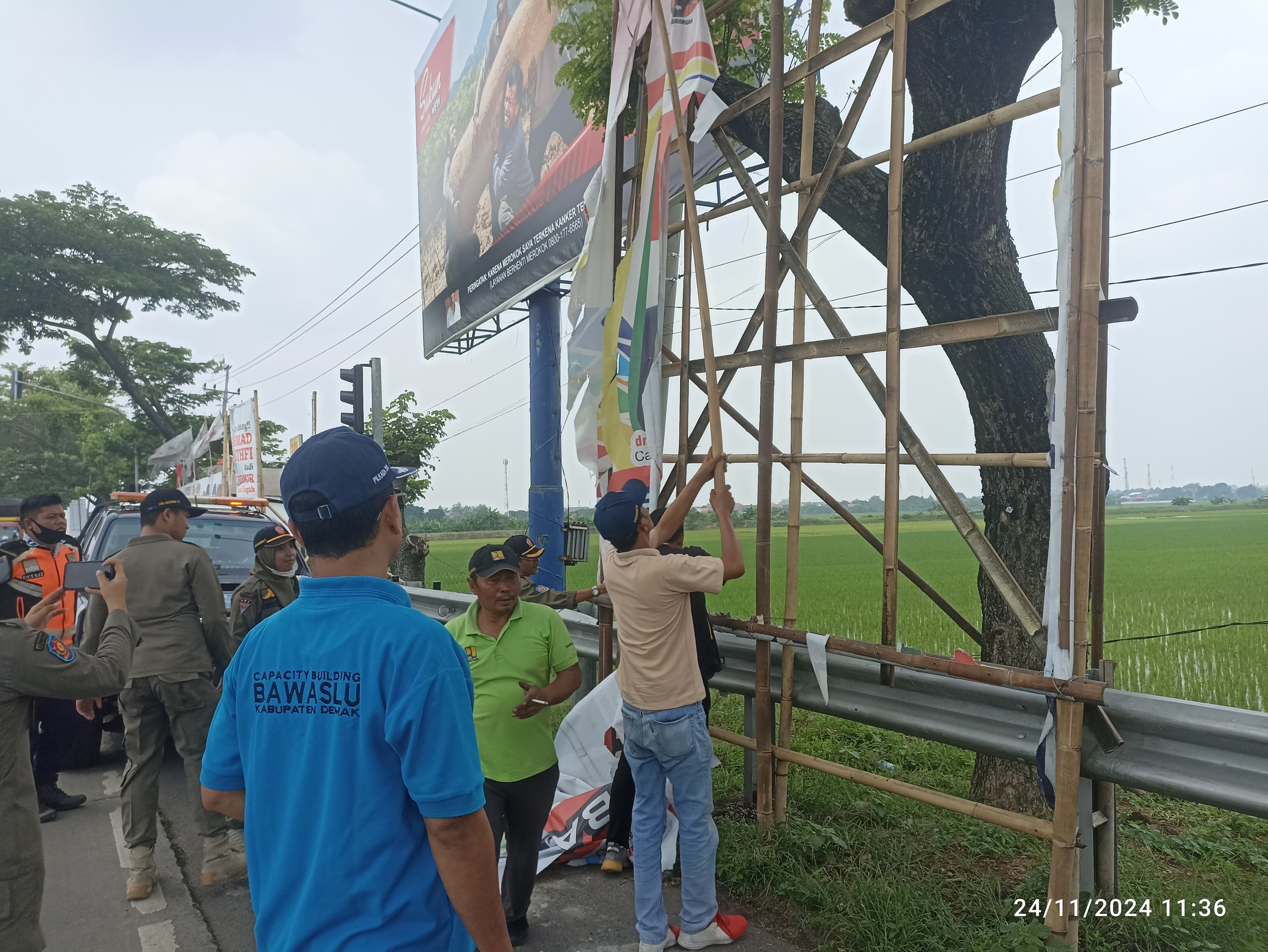 Bawaslu Demak Tertibkan 993 Alat Peraga Kampanye di Seluruh Kecamatan