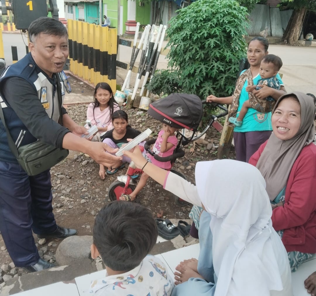 Sisir 15 Perlintasan Kereta di Batang, Dishub Sosialisasi ke Anak-Anak yang Ngabuburit