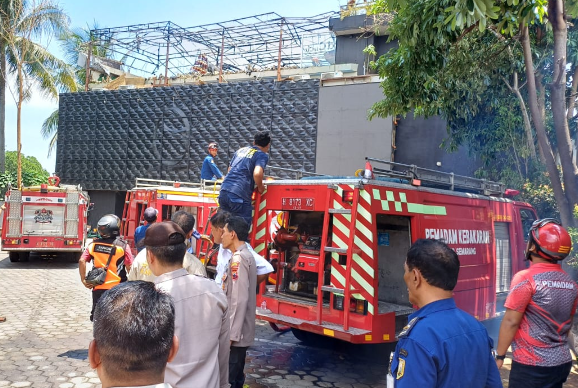 Diduga Alami Korsleting Listrik, Cafe di Ungaran Terbakar