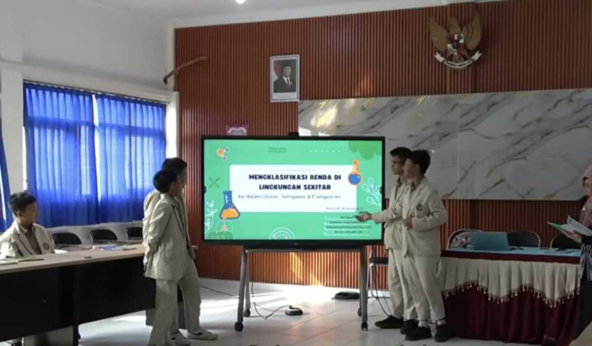 Guru di Wonosobo Padukan Pendidikan Karakter dan Transformasi Digital Lewat Kardus hingga Laboratorium Virtual