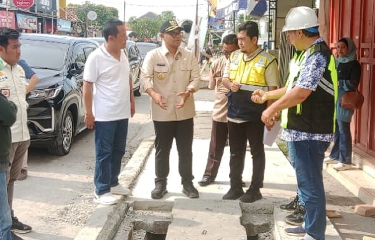Trotoar Rp797 Juta di Batang Tak Ramah Difabel, Bupati Minta Revisi 