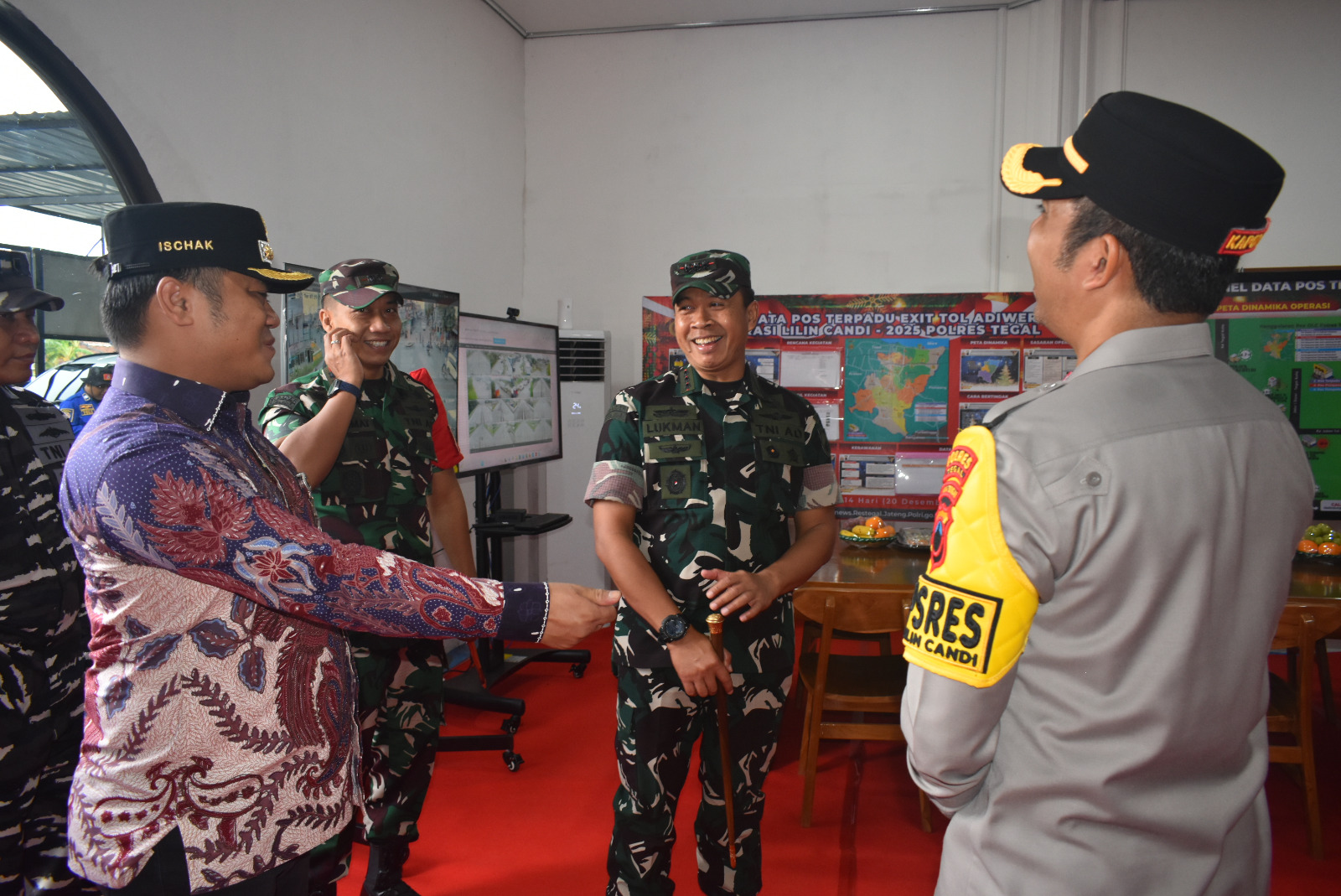 Danrem Turun Gunung di Puncak Nataru, Exit Tol Adiwerna Tegal Dijaga Ketat Demi Rasa Aman Warga