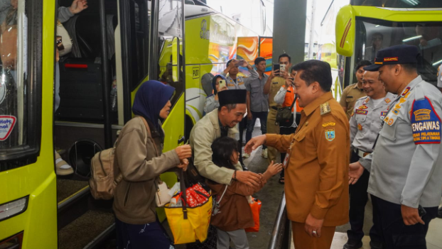 Ratusan Pemudik Program Mudik Gratis  Tiba di Terminal Tingkir Salatiga