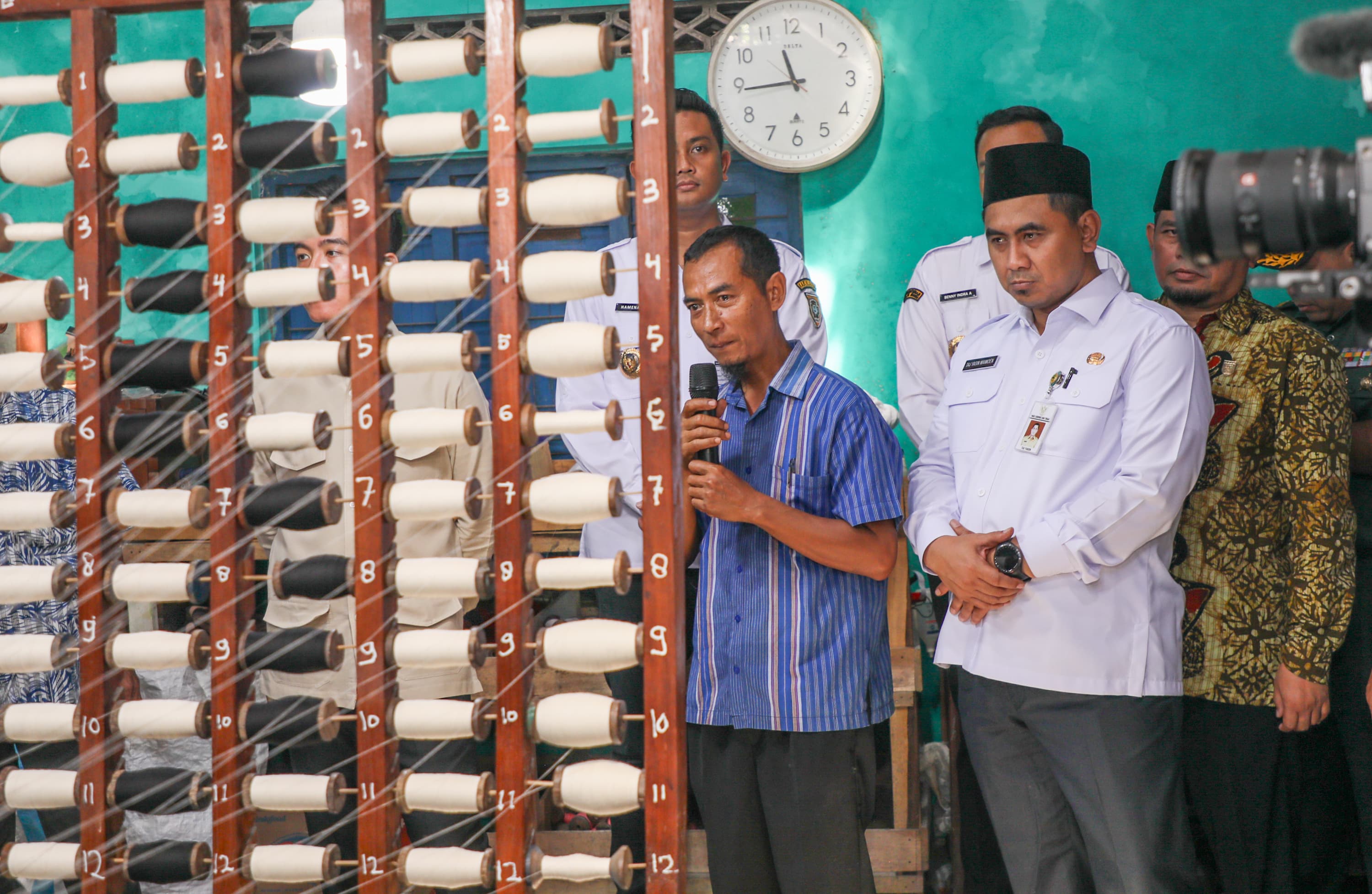 Pemprov Jateng Berkomitmen Kuatkan Industri Tenun Lurik Tradisional